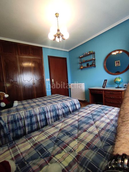 Foto f54e0e85-34f9-4932-9aac-9ef396316c8f. Chalet en calle calle imprenta 18 amplio chalet con piscina en san andrés del rabanedo 400,000 en Trobajo del camino