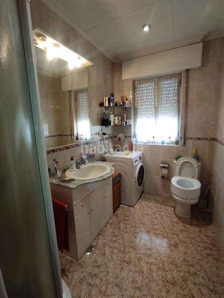 Foto f8fef505-4b67-4bd8-b226-b7df79aaaaf5. Chalet en calle calle imprenta 18 amplio chalet con piscina en san andrés del rabanedo 400,000 en Trobajo del camino