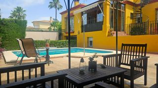 Xalet a Zona Universitaria. Chalet independiente de una planta mas sótano