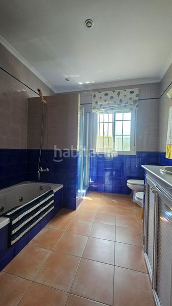 Foto 121c84af-490d-4cb0-b3db-1fae7074e5e1. Xalet amb aparcament piscina a Zona Universitaria Bormujos