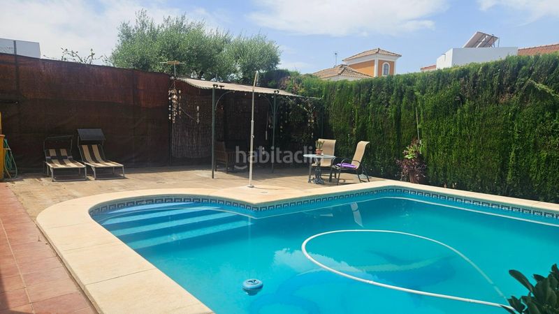 Foto a5cd8bd0-5be2-4f5d-a0f9-f990296e05ca. Xalet amb aparcament piscina a Zona Universitaria Bormujos