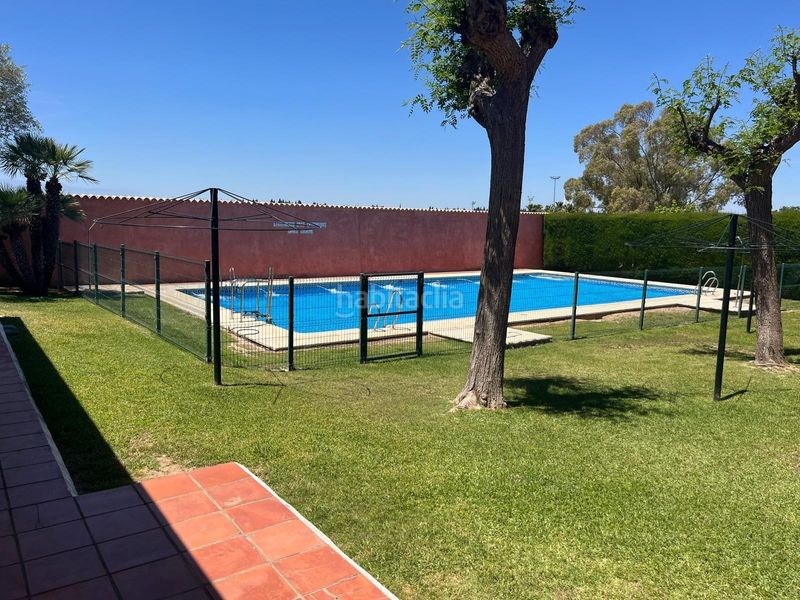 Foto a5da0270-37e2-4b96-a844-c938125ef5ec. Xalet amb aparcament piscina a Zona Universitaria Bormujos