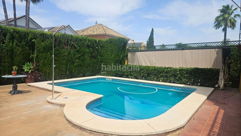 Foto afe3c76b-db58-4ae7-a19f-79e695e2c3f9. Xalet amb aparcament piscina a Zona Universitaria Bormujos