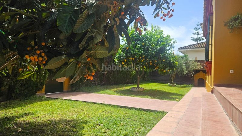 Foto c85e8a9c-e3dc-4fc4-8a8d-2c53b7f0e8d2. Xalet amb aparcament piscina a Zona Universitaria Bormujos