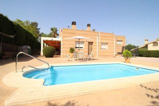 Xalet  Calle hawai. Moderno chalet con seguridad 24 horas