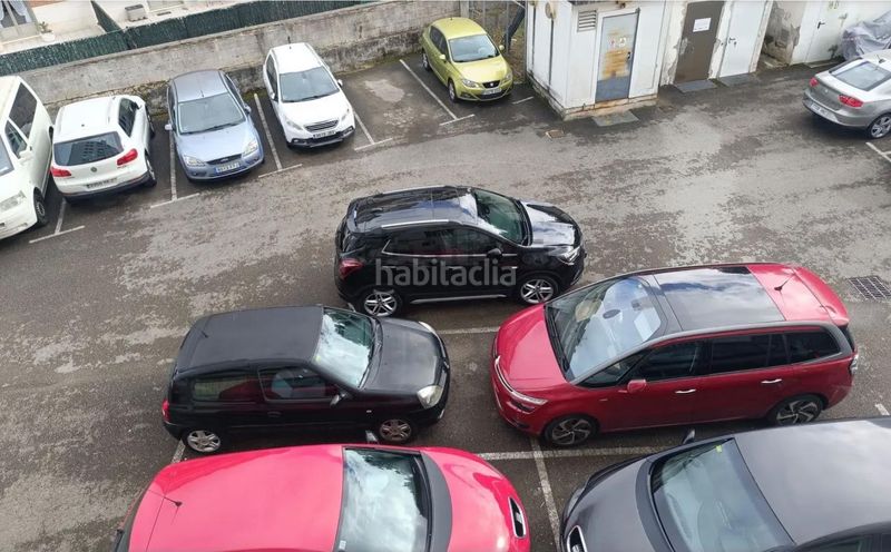 Foto b37f3f3f-9f9a-41bd-b9ba-f520679a6f82. Pis amb aparcament a Colindres