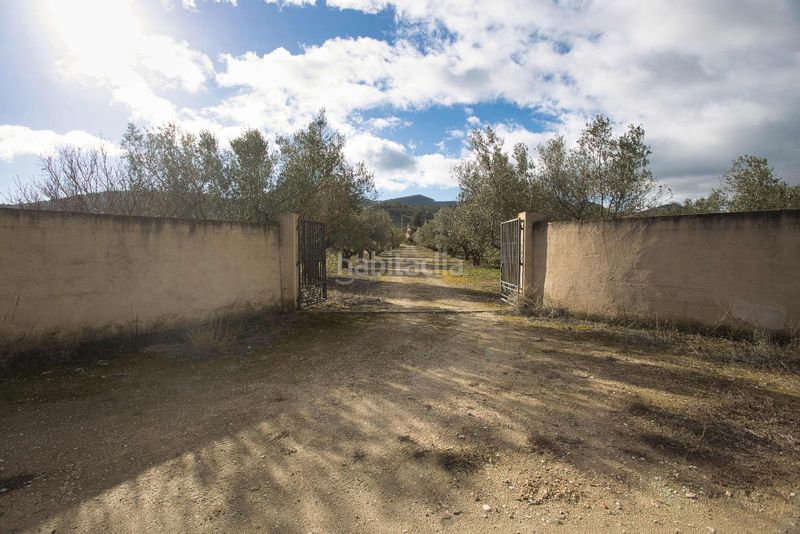 Foto b4a0ec30-56ea-4cb1-9406-7cd614a0e346. Casa amb aparcament a Castalla