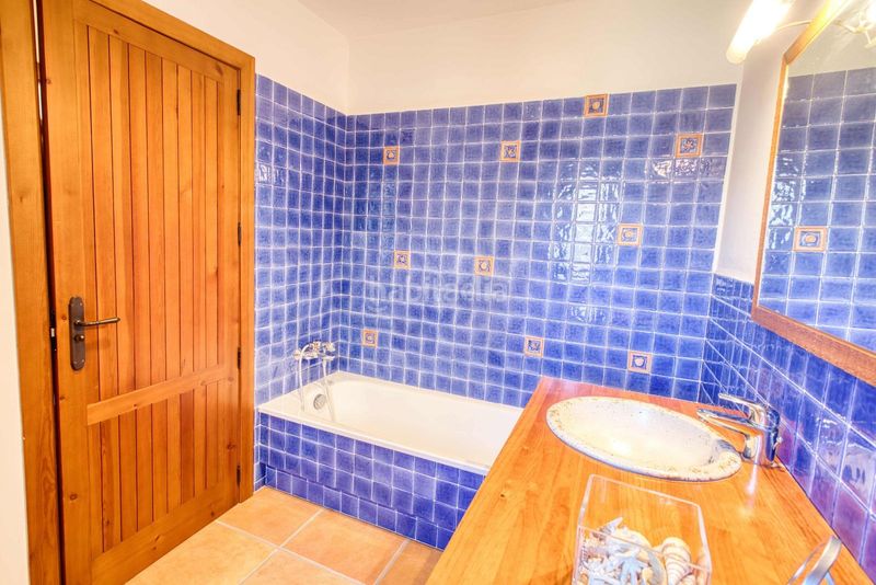 Foto bc67f666-3222-41bb-aa75-eb6a19b30c48. Casa amb aparcament a Castalla