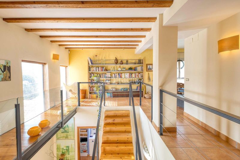 Foto c37236c8-4fb8-4a74-9f01-0a09c3c428a0. Casa amb aparcament a Castalla