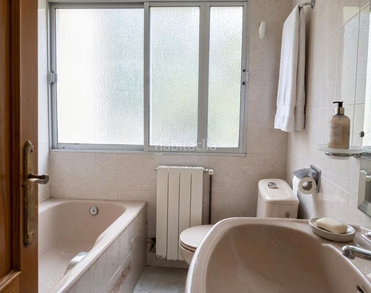 Foto e9dd3cb5-61d5-4e81-8eed-b8cbf9ddec82. Casa amb calefacció aparcament a Centro Burriana
