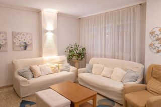 Etagenwohnung in Tavernes de la Valldigna. Oportunidad única vivienda con balcón y galería privada
