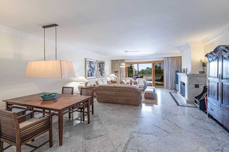 Foto f9535ff8-4933-4391-a3aa-9899a1bb45b3. Casa amb aparcament piscina a Sierra Blanca Marbella