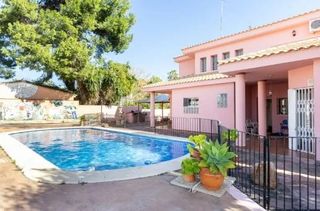 Chalet  Serrans els 18. Exclusiva villa en leliana
