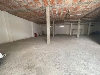 Lloguer Local Comercial a Calle santa teresa 14. Gran local comercial zona corte ingles