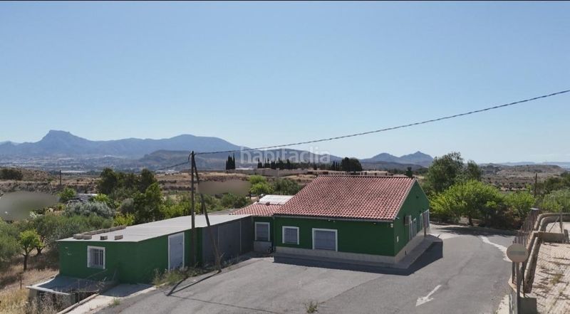 Foto 5bbbb212-b888-4b0c-82ca-ee53c2a2742c. Casa amb aparcament a Monòver