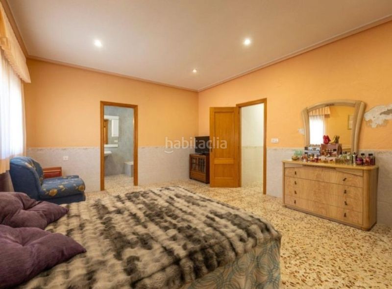 Foto bcaa5bec-ee75-4c37-81a5-87e37a90f630. Casa amb aparcament a Monòver