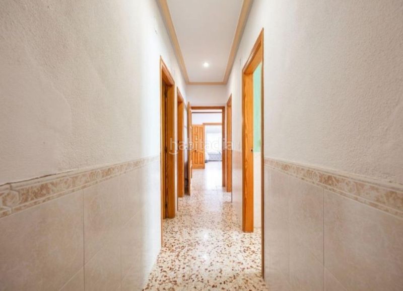 Foto c118b7d4-dd57-4c2a-b61f-395dba5716d0. Casa amb aparcament a Monòver