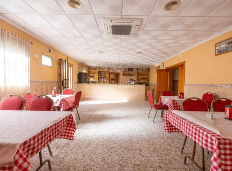 Foto c2a8a1bb-e819-4ea8-8a9a-4ffee27c5d39. Casa amb aparcament a Monòver