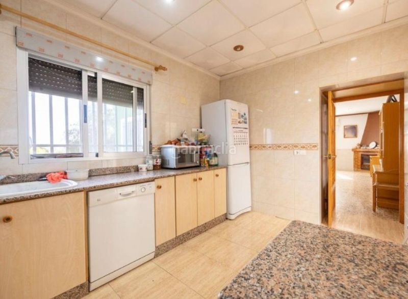 Foto f1fa75f3-1e33-4acd-b2e1-46a91d684627. Casa amb aparcament a Monòver