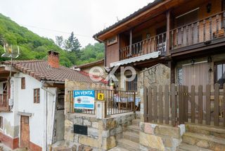 Chalet  Lugar samartino 14. Casona asturiana reformada con jardín, barbacoa y cochera en pol