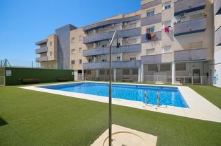 Pis  Calle santa fe (cb) 116. Encantador piso de 2 dormitorios con piscina, pista de pádel y g