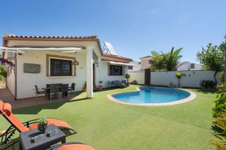 House in Poleo de sierrezuela 27. Villa en la sierrezuela con piscina privada, garaje para 4 coche