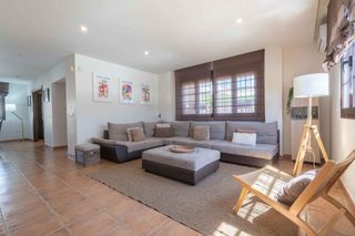 Casa a Poleo de sierrezuela 27. Villa en la sierrezuela con piscina privada, garaje para 4 coche