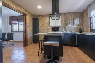 Haus in Poleo de sierrezuela 27. Villa en la sierrezuela con piscina privada, garaje para 4 coche