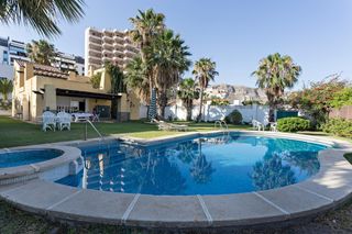 Chalet  Nogal del (an). Exclusivo chalet de 4 dormitorios y 3 baños. piscina