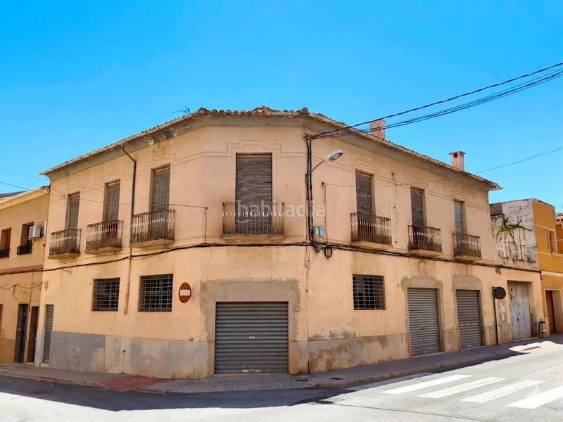 Foto 4bc3d25c-38f8-4cfb-bd9e-a1e7e41f2fba. Casa amb aparcament a Novelda
