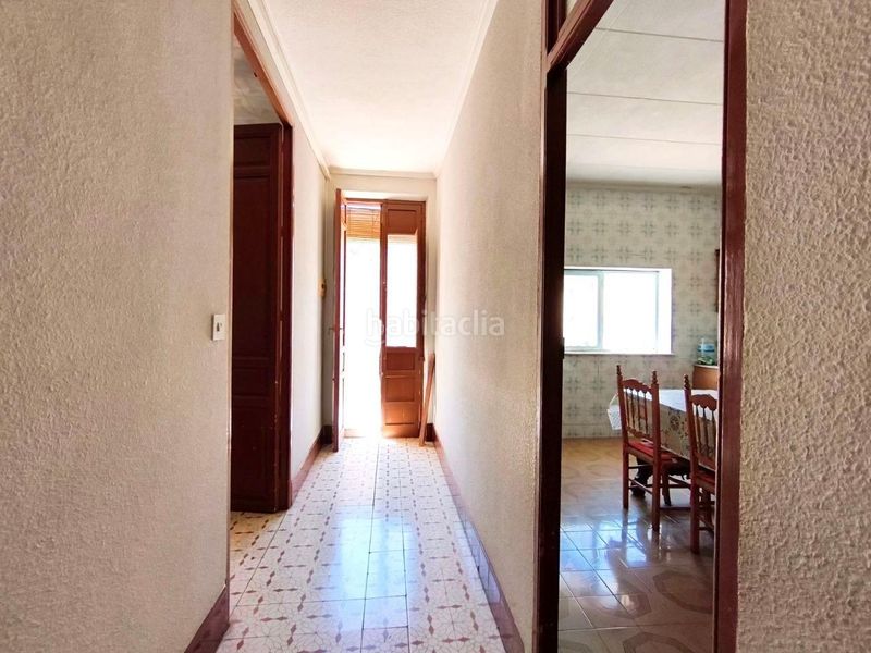 Foto 64715f8c-55da-4fc4-9f06-cf20388a6b45. Casa amb aparcament a Novelda