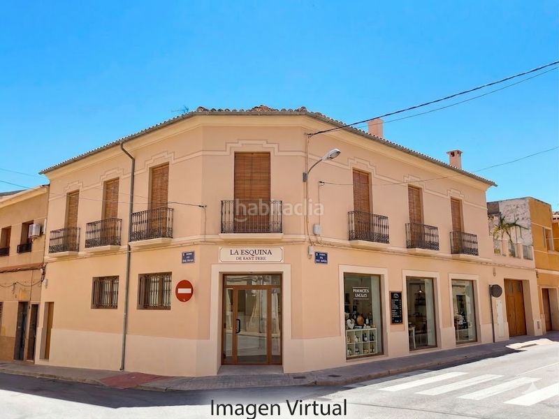 Foto c1f9aa21-f807-49cd-b26f-f1546a52a279. Casa amb aparcament a Novelda
