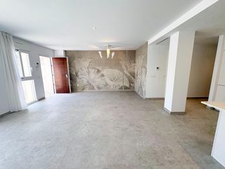Apartament  Calle perseo. Bajo a estrenar con jardín privado, aparcamiento y piscina en ag