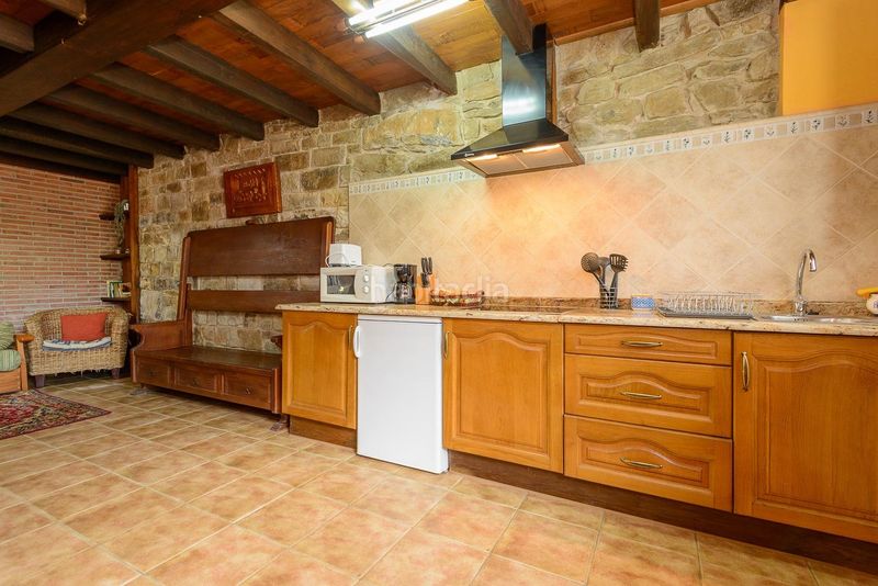 Foto 33a55d92-0841-4825-8c00-8df3c9402bec. Casa amb calefacció a Caso
