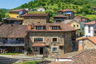 Casa  Coballes 73. 4 apartamentos rurales en coballes