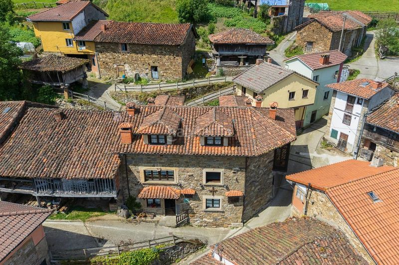Foto e6ec5dbd-a7a8-495c-b61e-c7b3e79018f9. Casa amb calefacció a Caso