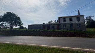 Residential Plot in Lugar viaño pequeno 0. Terreno con vivienda para rehabilitar y almacén en trazo, a solo