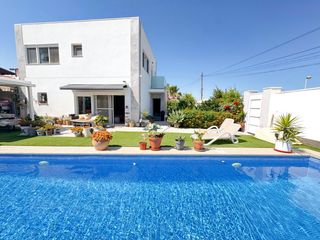 Xalet  Calle jorge manrique. Chalet independiente completamente reformado con piscina privada