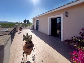 Chalet in Albatera. Atención! dos casas en una espacio, privacidad y múltiples posib