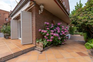 Casa aparellada a Avenida Europa. Excepcional chalet pareado cerca a avenida europa en pozuelo de