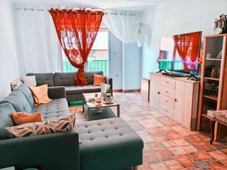 Flat in Bigastro. Piso totalmente renovado con gran patio privado en el centro de