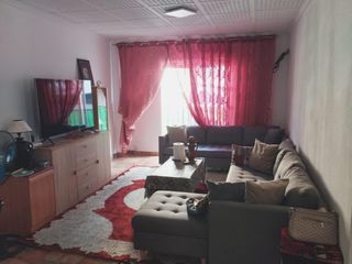 Etagenwohnung in Bigastro. Piso totalmente renovado y amueblado con gran patio privado en e