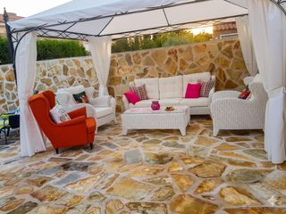Xalet  Jorge guillen. Exclusivo chalet pareado de esquina con piscina y garaje para 4