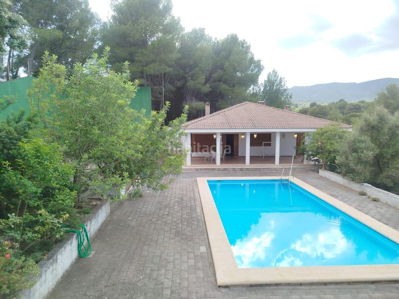Foto ec424377-9885-4051-b7f7-f0a8c0cef8f0. Xalet amb aparcament piscina a El Pilar Ontinyent