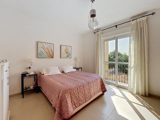 Casa adossada a Rioja. Amplio tríplex en rioja listo para vivir.