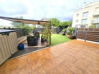 Piso  Esglesia nova l'. Piso bajo con terraza y piscina comunitaria