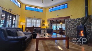 Chalet  Calle del dos de mayo. Hogar con encanto, jardín, piscina y espacios que enamoran.
