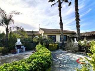 Maison à Pintor sorolla 13. Gran casa en el corazón del delta con jardin y jacuzzi