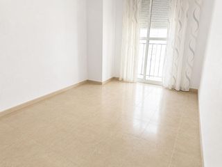 Etagenwohnung in Andres cassinello 15. Piso en pescaderia 3 dormitorios y 1 baño. para entrar a vivir.