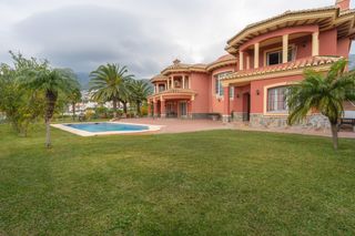 Chalet  Avenida avenida argonautas. Oasis privado en benalmádena costa  finca única con dos villas d